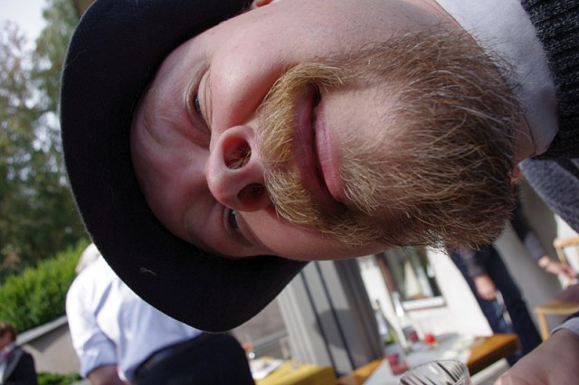 Teskedspappan, han är sådan.... Teskedspappan, han är sådan....