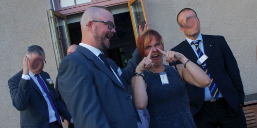 Inte särskilt mycket alkohol... min man och mina närmaste vänner är samma skrot och korn, inte riktigt kloka kan man också stava det... men ack så underbara!!