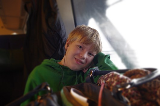 Vi passerar Öresundsbron, regnet vräkte ner och det var grått och tråkigt, men vi är på gång!